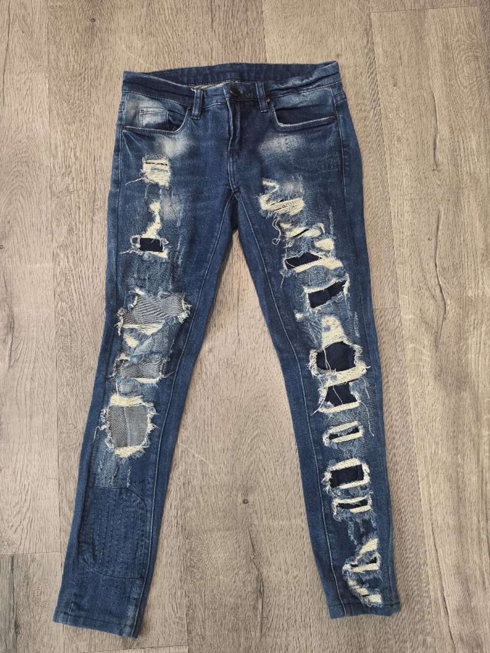 BLANK NYC Distressed Dark Wash Denim Skinny Jeans heavily distressed 2